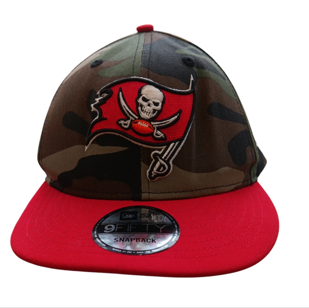 New Era Tampa Bay Buccaneer Camo Red snap Back Cap New With Tags